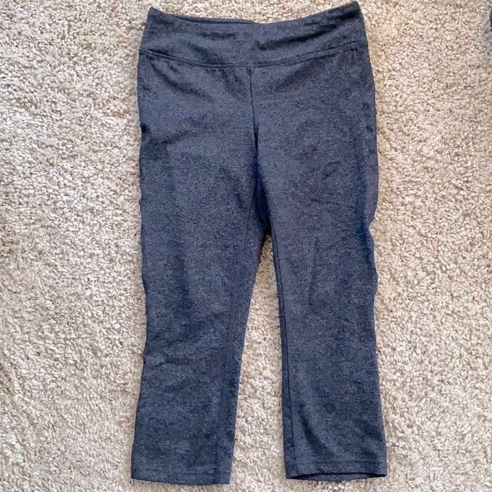 Lucy Heather Grey Cropped Leggings size M